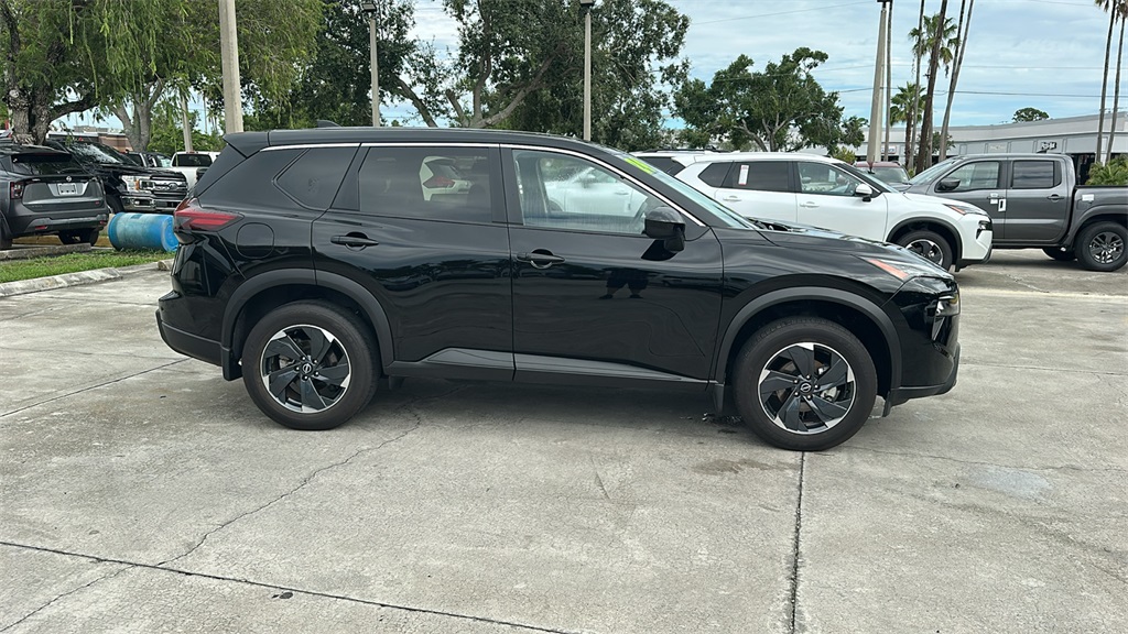 2024 Nissan Rogue SV photo 5