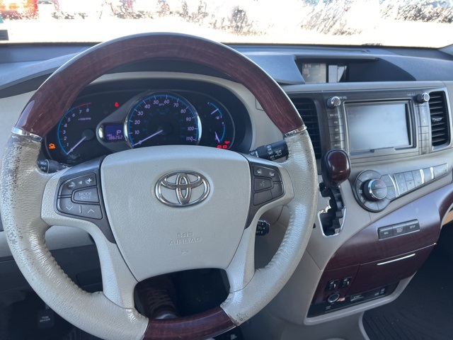2013 Toyota Sienna photo 13