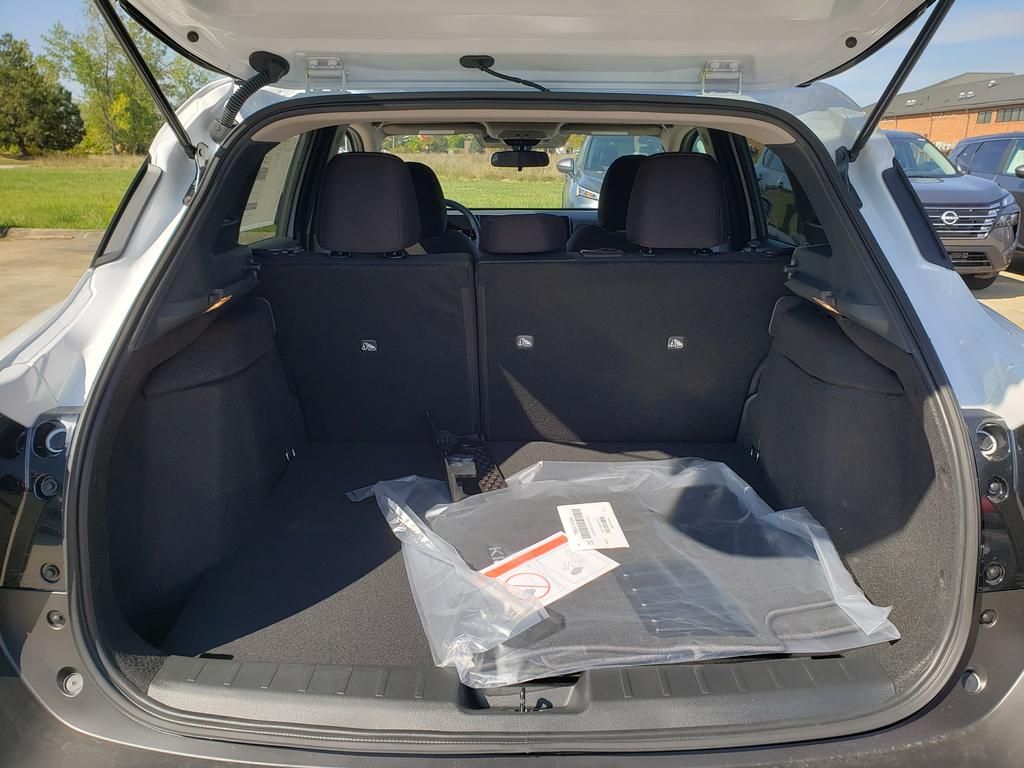 2026 Nissan Kicks SV photo 4