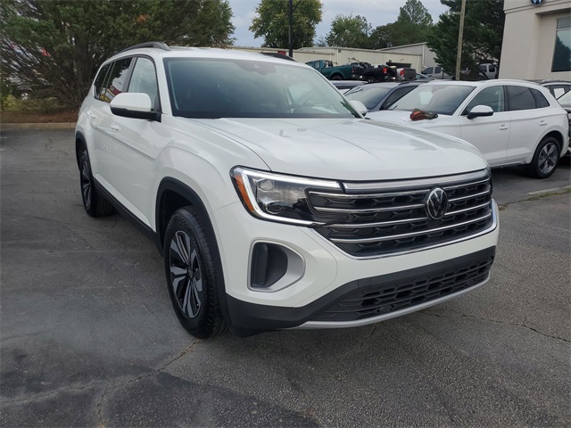 2025 Volkswagen Atlas SE photo 3