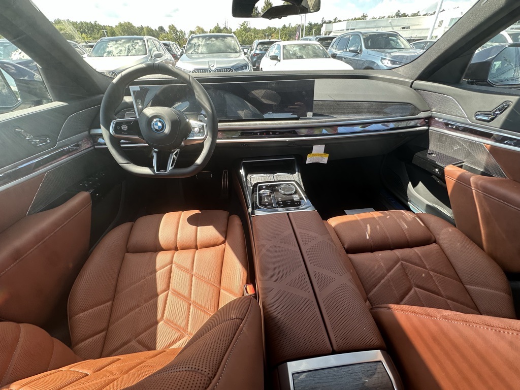 2026 Bmw 750e photo 7