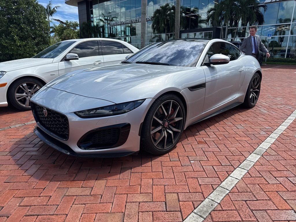 2022 Jaguar F-TYPE R photo 2