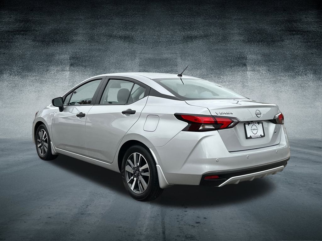 2024 Nissan Versa 1.6 S photo 2