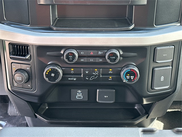 2025 Ford F-350 photo 24