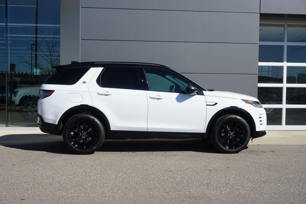 2025 Land Rover Discovery Sport SE photo 7
