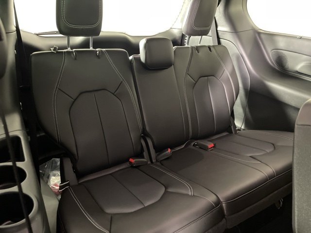 2025 Chrysler Pacifica photo 19