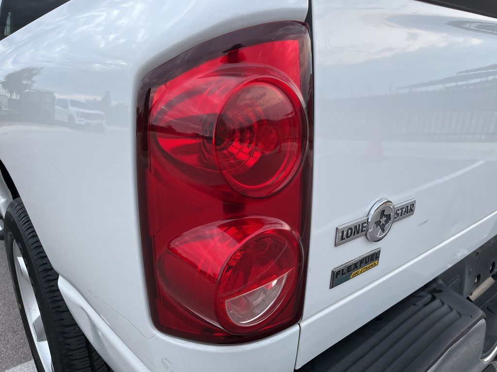 2008 Dodge Ram SLT photo 7