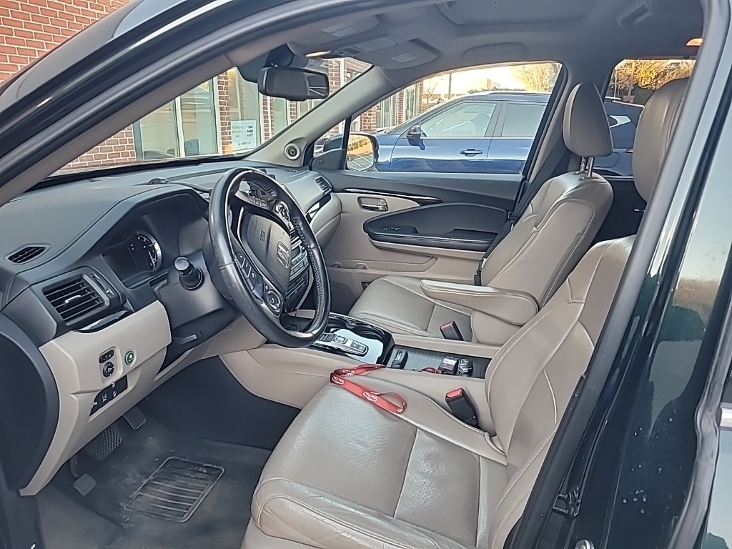 2016 Honda Pilot Elite photo 2