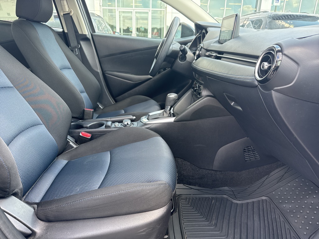 2020 Toyota Yaris LE photo 18