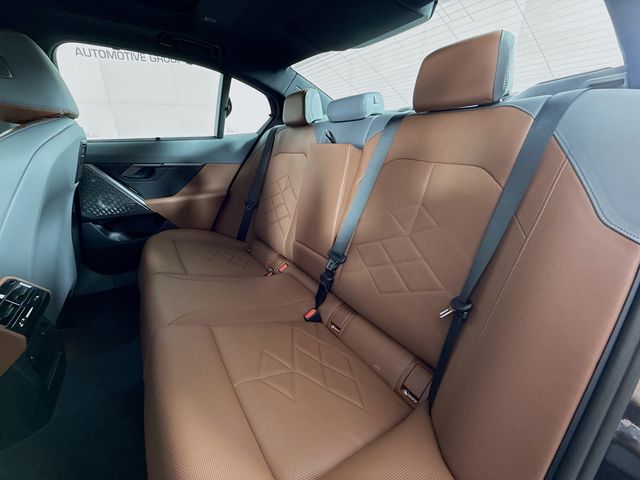 2026 Bmw 550e xDrive photo 24