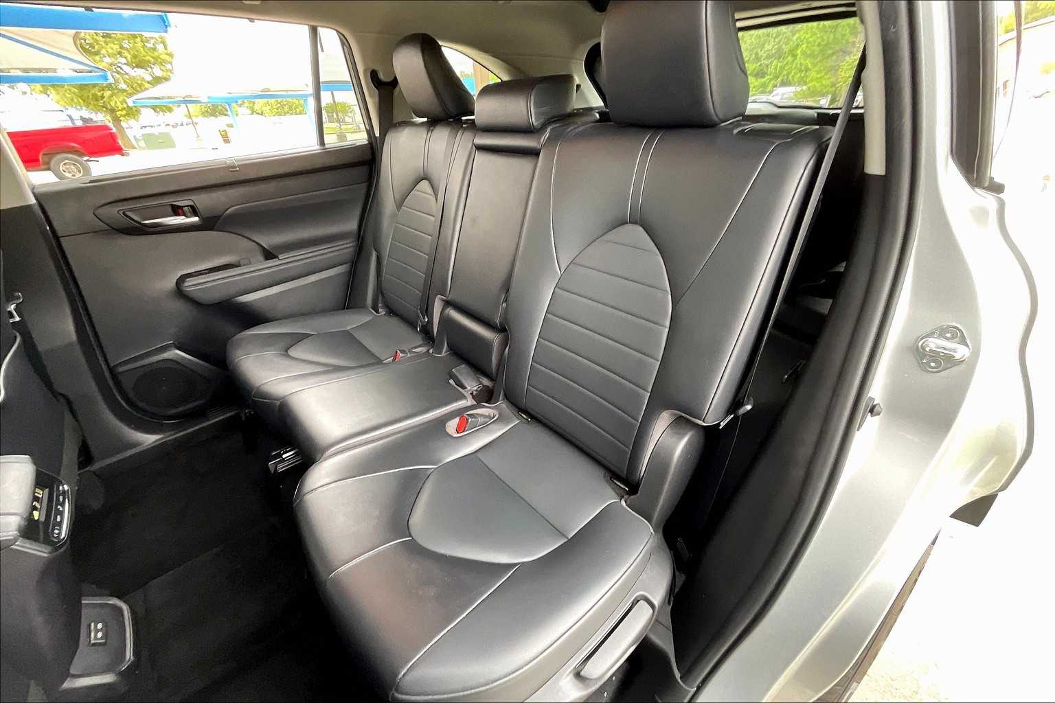 2022 Toyota Highlander XLE photo 17