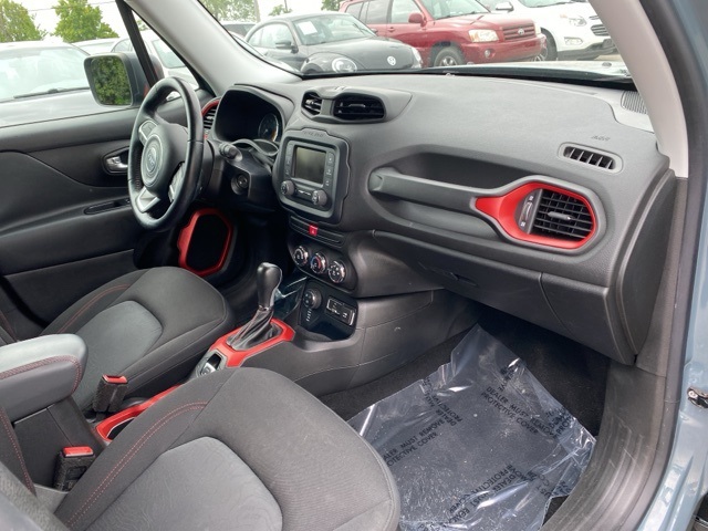 2015 Jeep Renegade Trailhawk photo 24