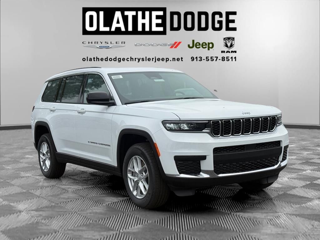 2025 Jeep Grand Cherokee Laredo Altitude photo 28