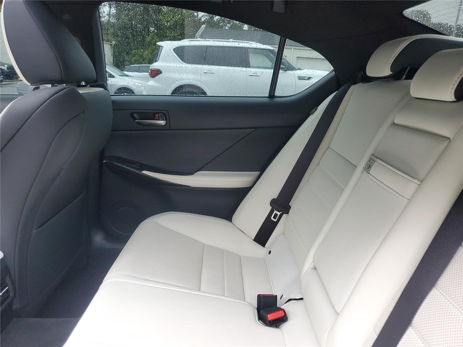 2022 Lexus IS 350 F SPORT photo 11
