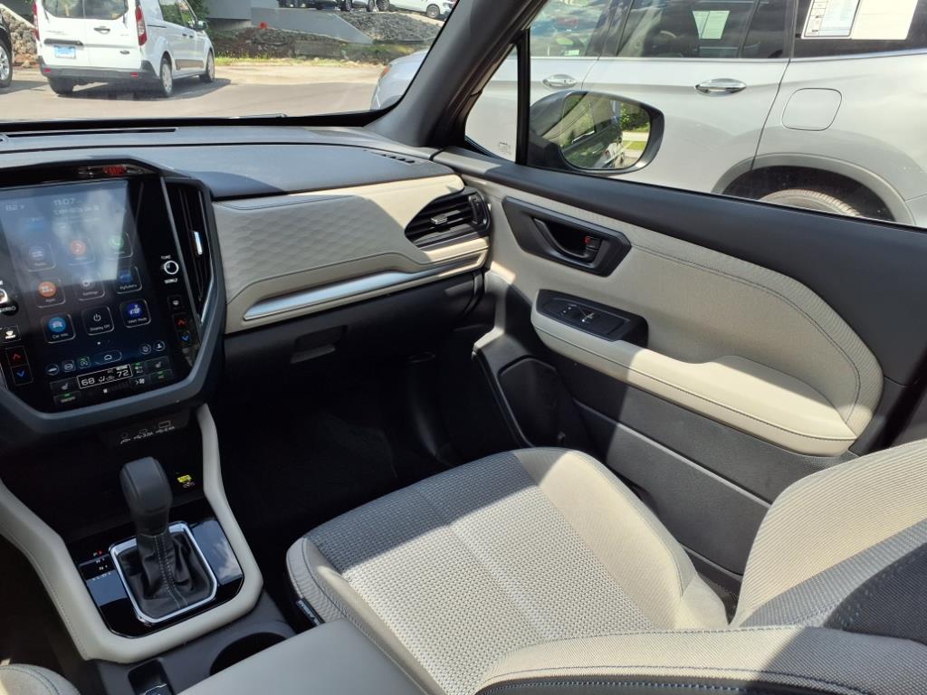 2025 Subaru Forester Premium Base photo 10
