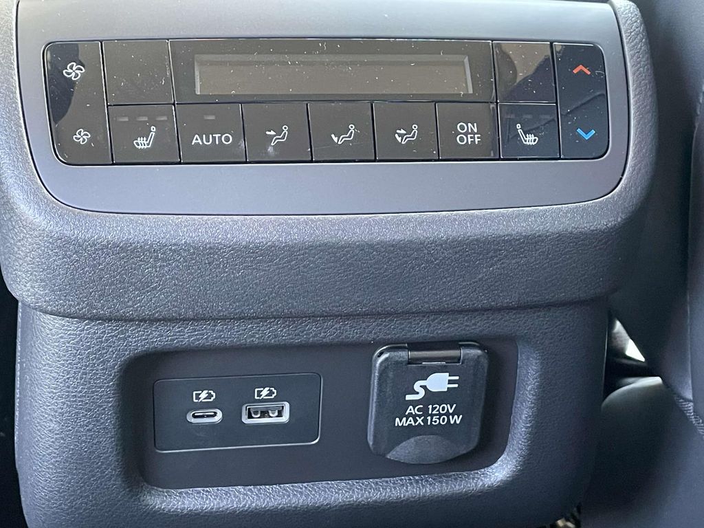 2025 Nissan Pathfinder Platinum photo 13