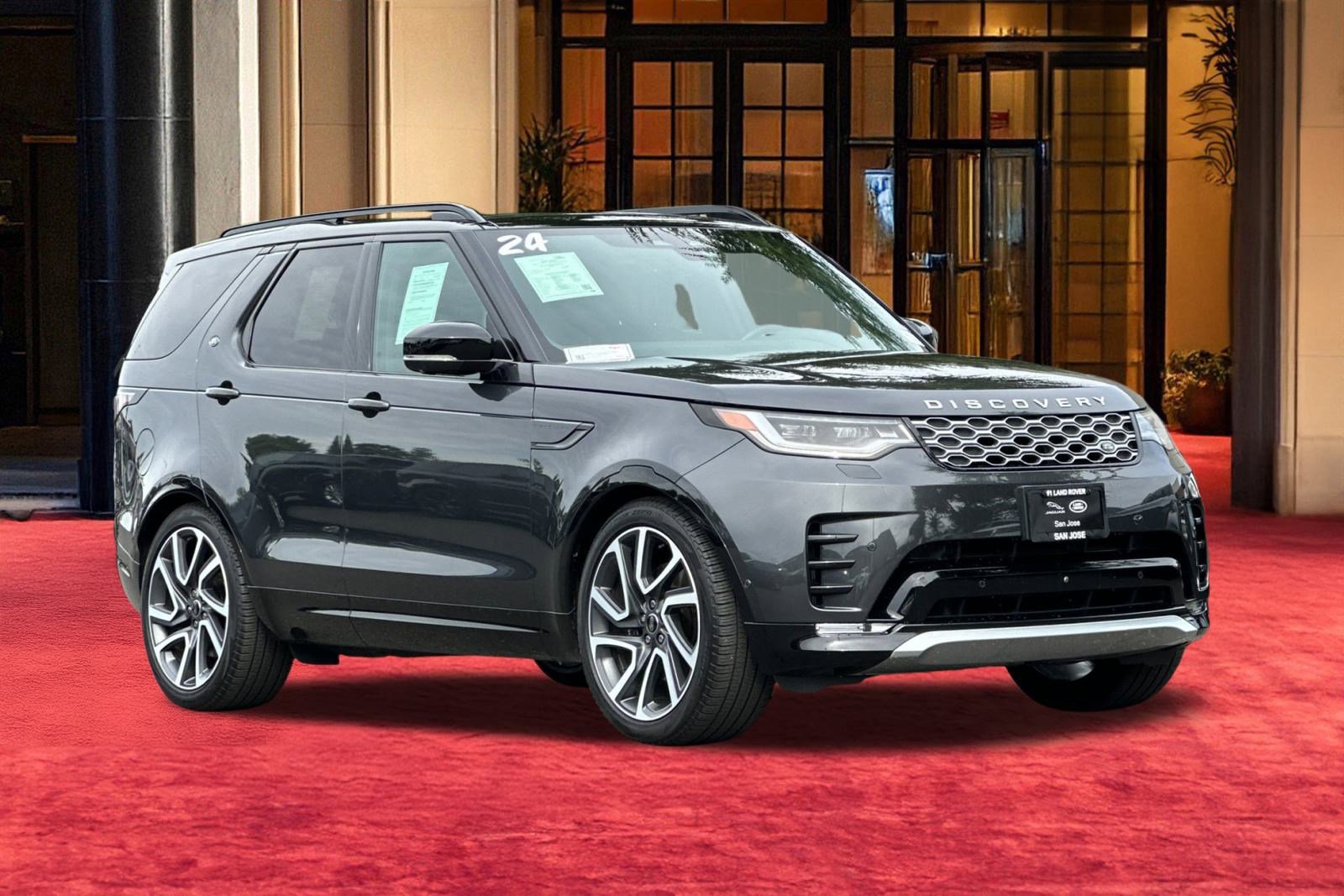 2024 Land Rover Discovery Metropolitan Edition photo 7