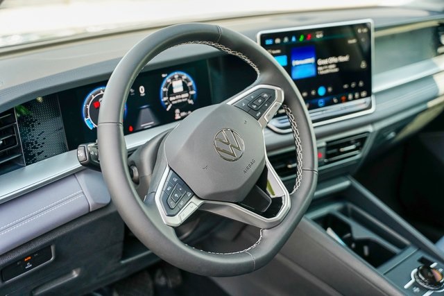 2025 Volkswagen Tiguan SE photo 4