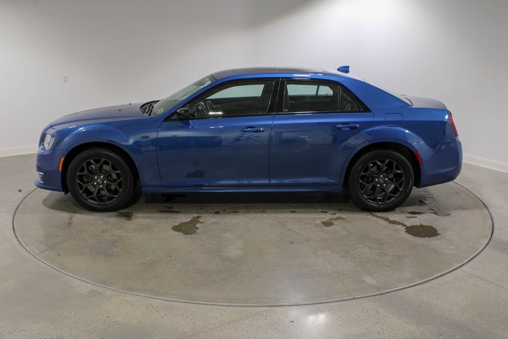 2020 Chrysler 300 Touring photo 2