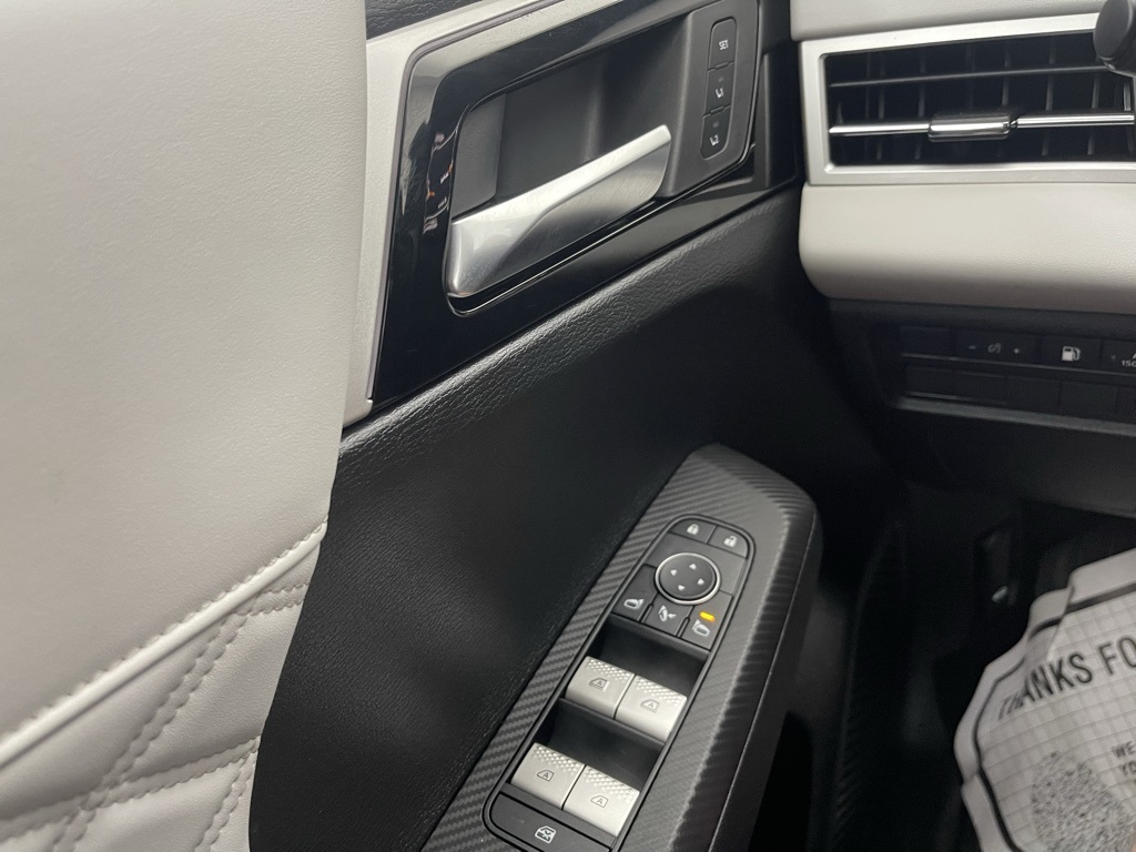 2023 Mitsubishi Outlander PHEV SEL photo 24