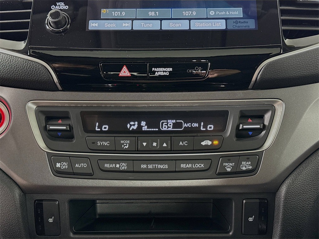 2021 Honda Pilot Special Edition photo 15