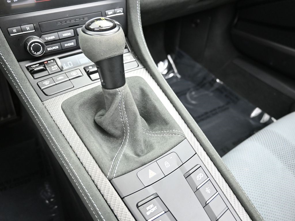 2024 Porsche Boxster Spyder photo 18