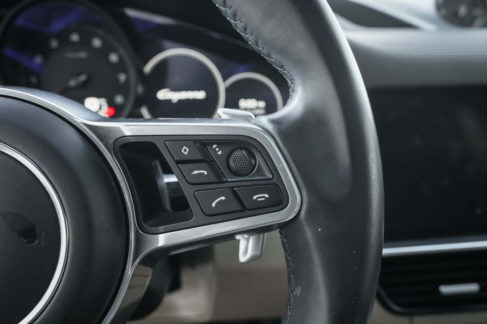 2023 Porsche Cayenne Platinum Edition photo 36