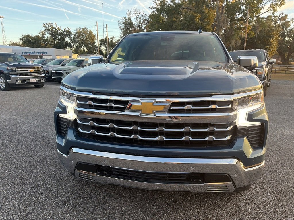 2024 Chevrolet Silverado 1500 LTZ photo 2