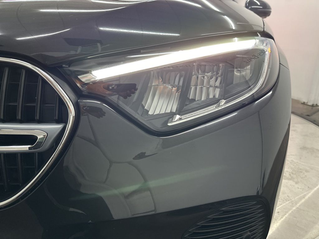 2025 Mercedes Benz GLC 300 photo 25