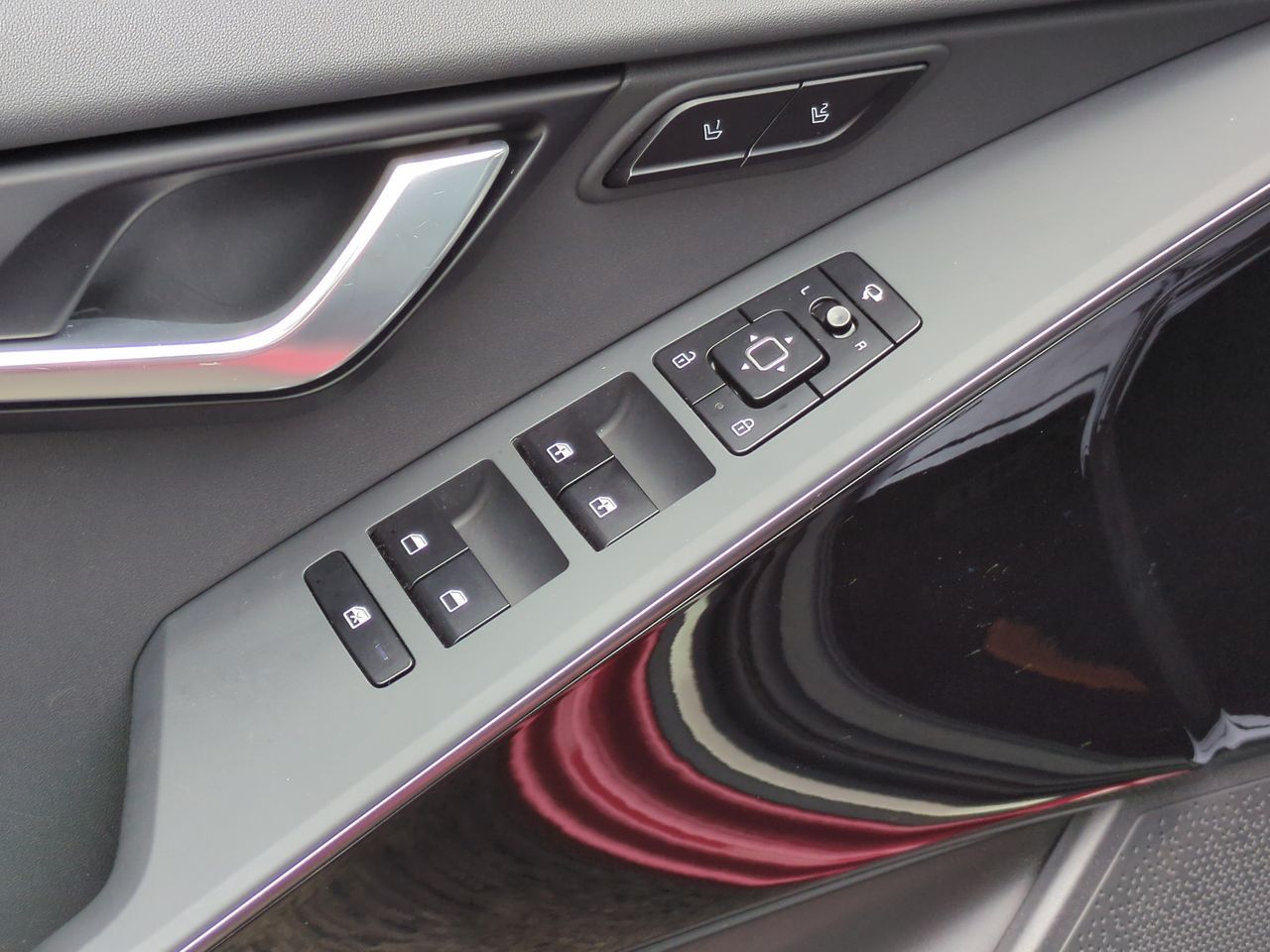 2024 Kia Niro Plug-In Hybrid SX photo 17