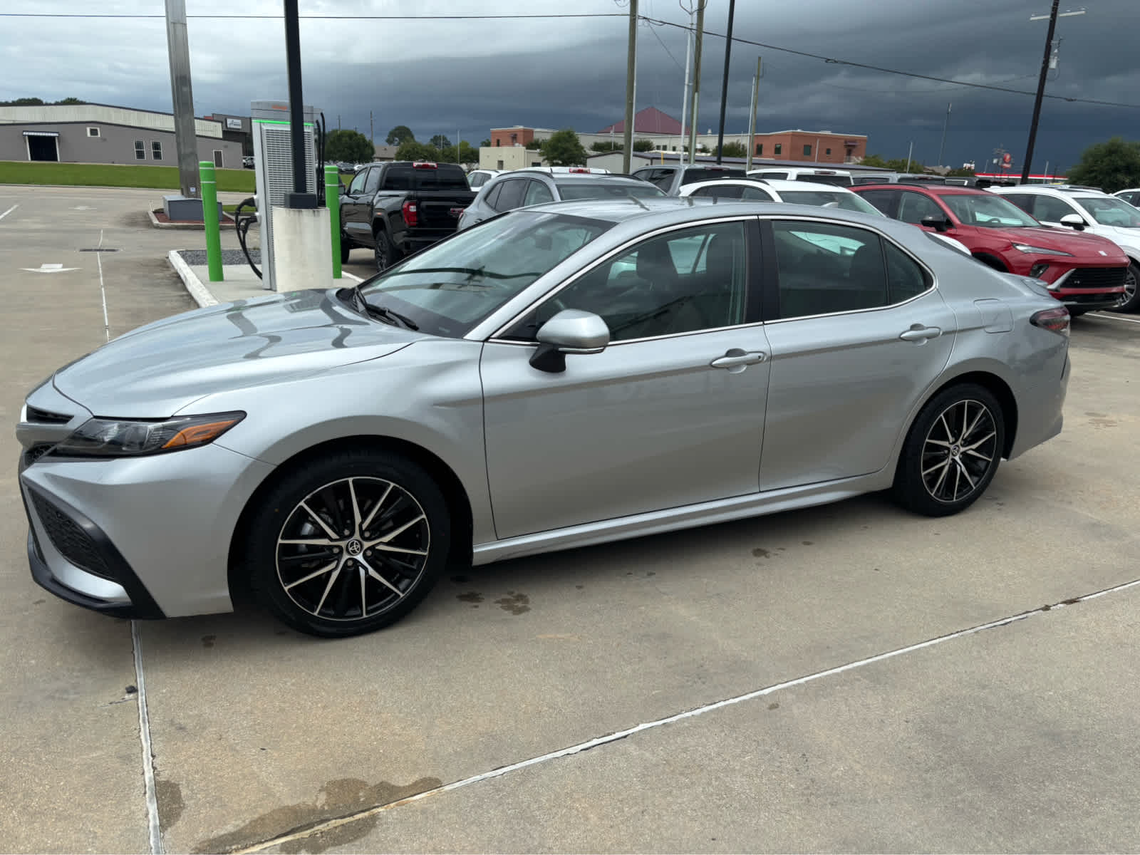 2023 Toyota Camry SE photo 3