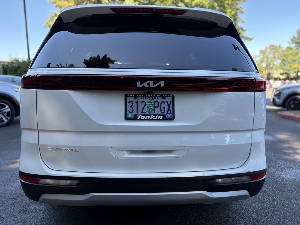 2024 Kia Carnival LX photo 8