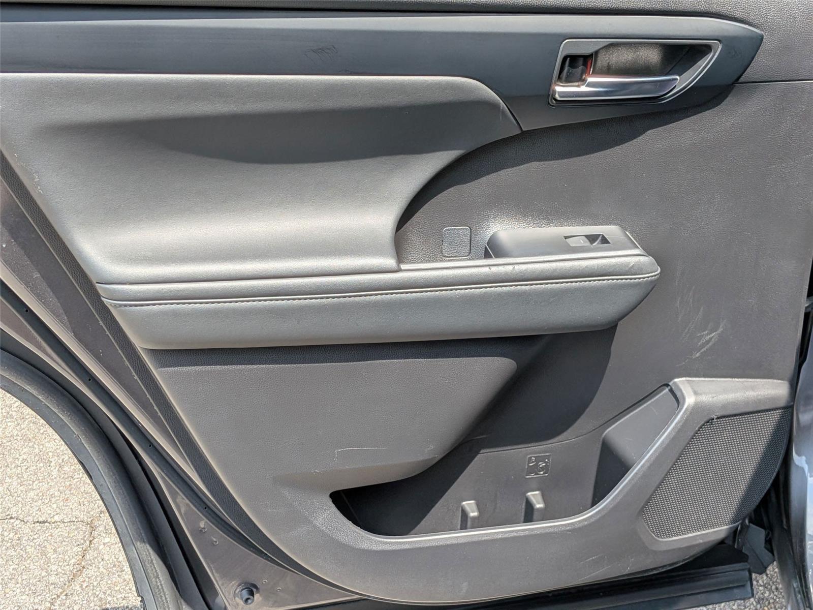 2022 Toyota Highlander XLE photo 24