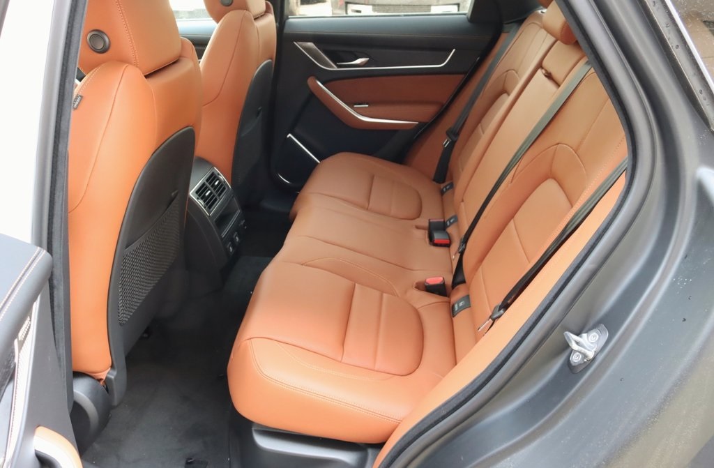 2026 JAGUAR PACE P400 - Image 32