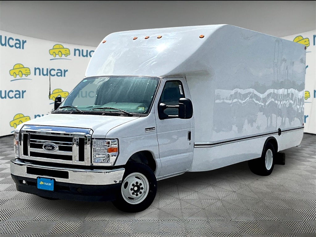 2025 Ford E-350 photo 3