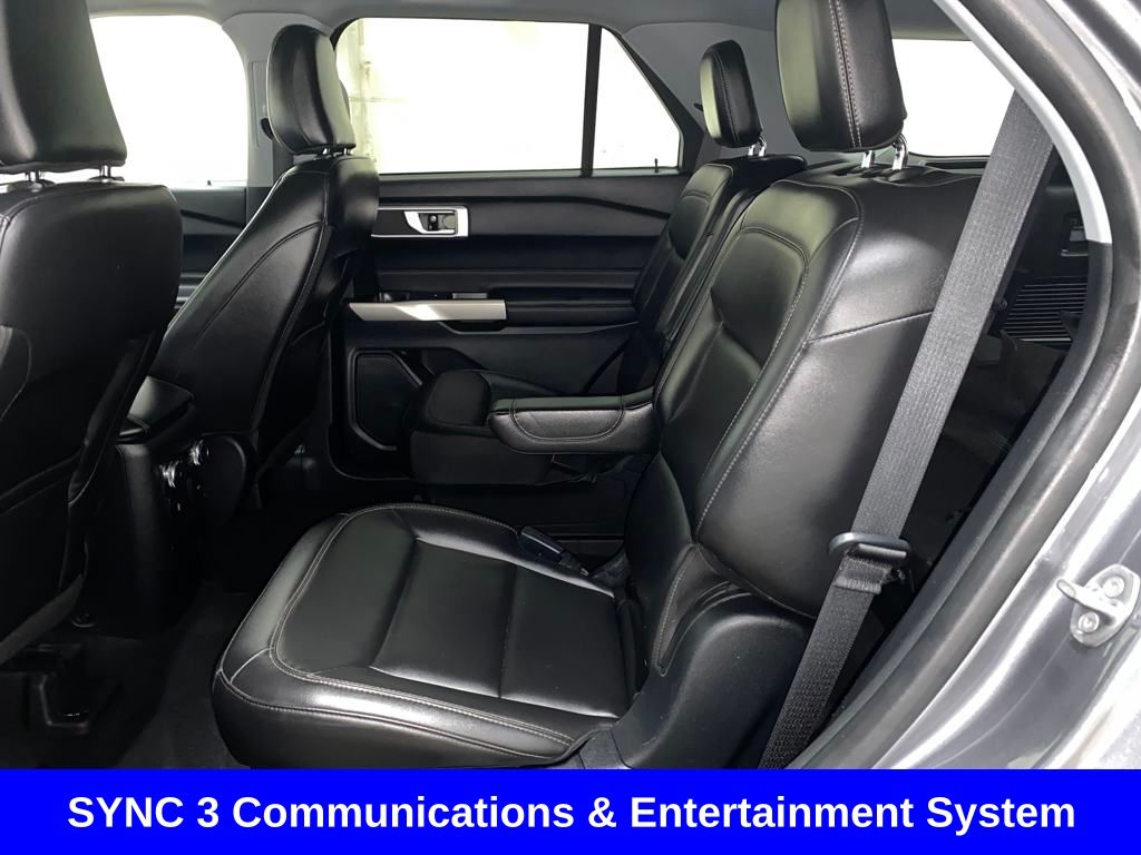 2022 Ford Explorer XLT photo 3