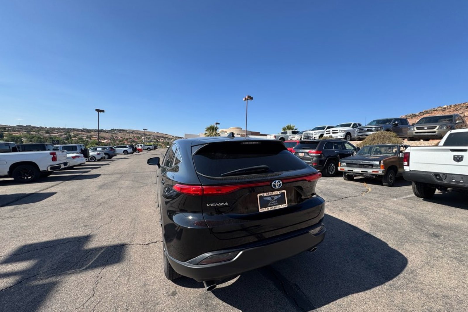 2024 Toyota Venza LE photo 3