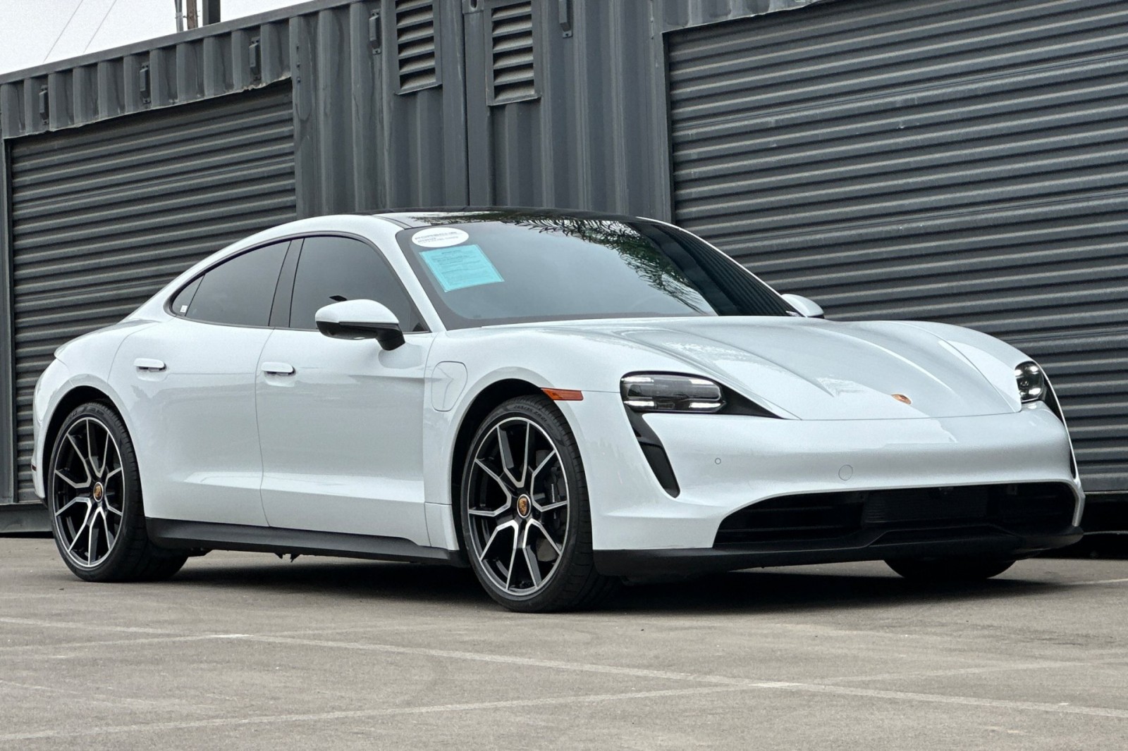 2023 Porsche Taycan photo 11
