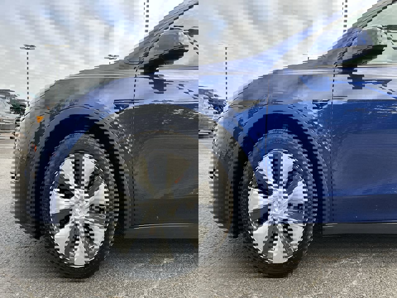 2020 Tesla Model Y Long Range photo 25
