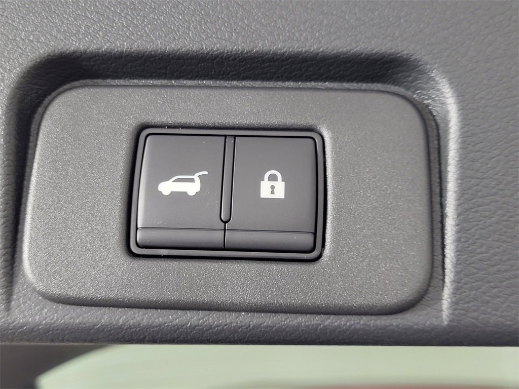 2025 Nissan Rogue Platinum photo 18