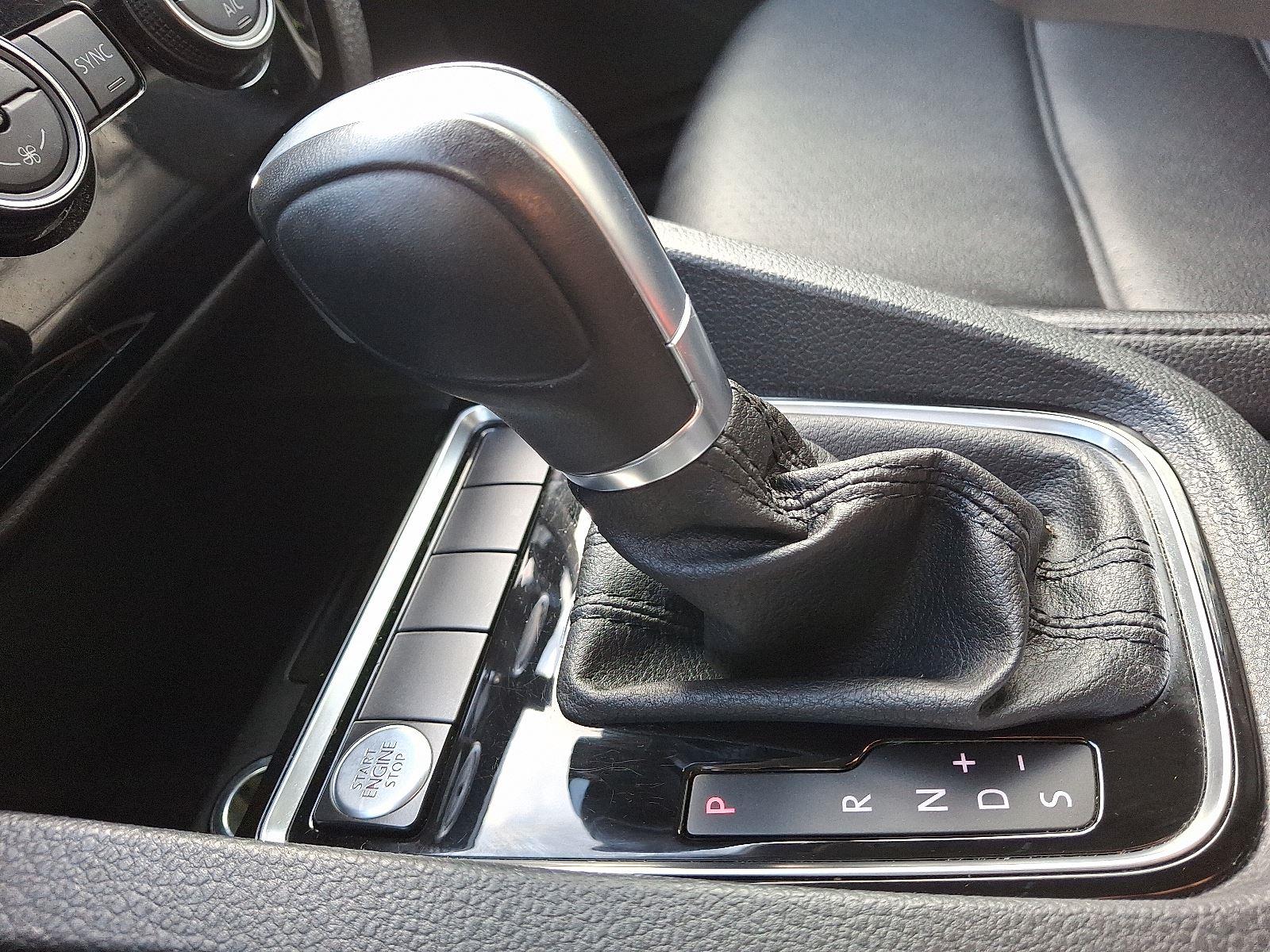 2017 Volkswagen Jetta 1.8T SEL photo 14