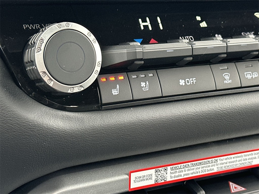2025 Toyota Tundra Platinum CrewMax photo 23