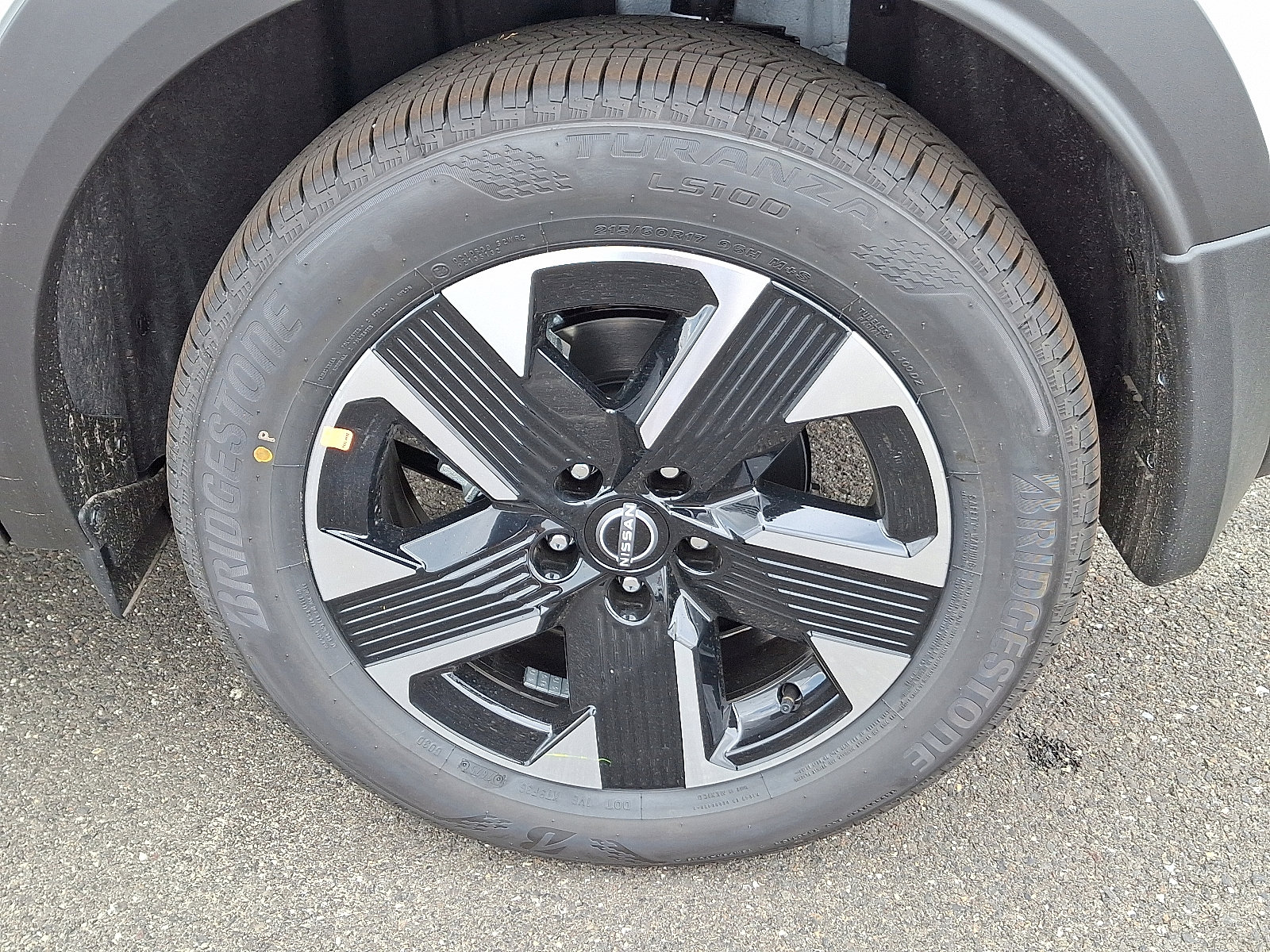 2025 Nissan Kicks SV photo 3