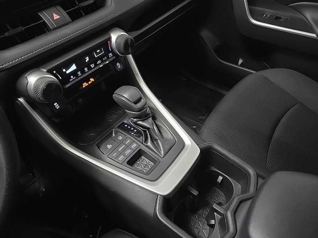 2023 Toyota RAV4 LE photo 26