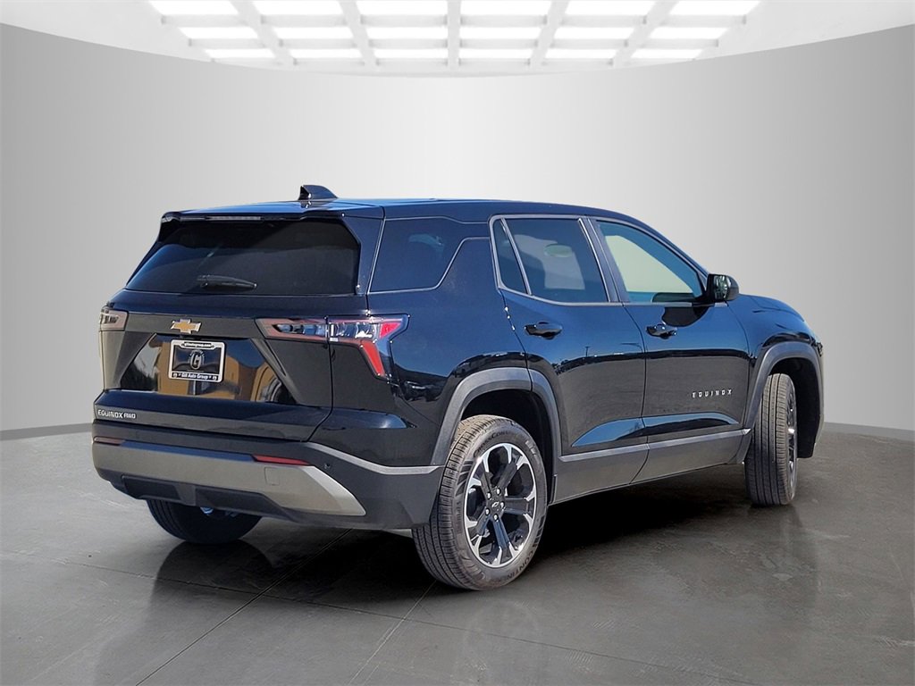 2026 Chevrolet Equinox LT photo 2