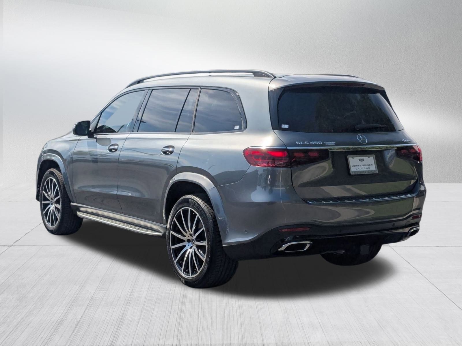 2024 Mercedes Benz GLS 450 4MATIC photo 2
