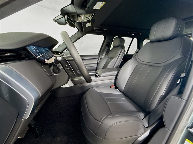 2025 Land Rover Range Rover SE photo 11