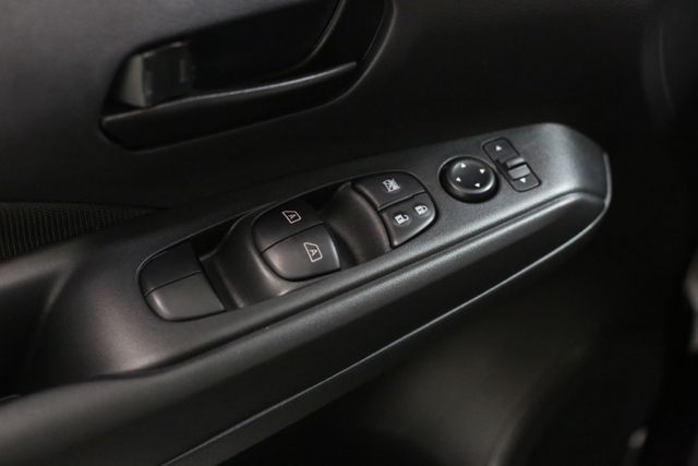 2025 Nissan Kicks Play S photo 12