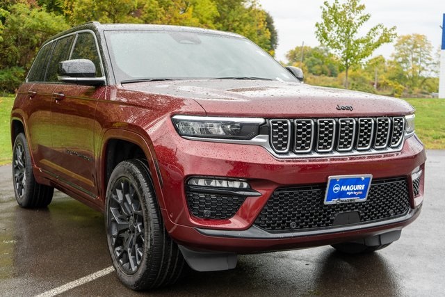 2024 Jeep Grand Cherokee Summit photo 2