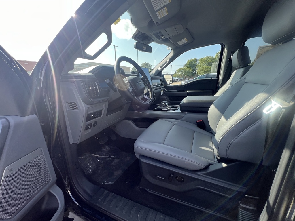 2025 Ford F-150 Lightning photo 9